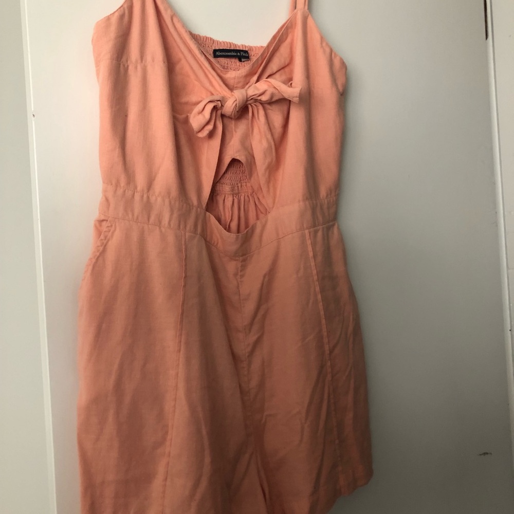 Abercrombie and Fitch peach romper size XL